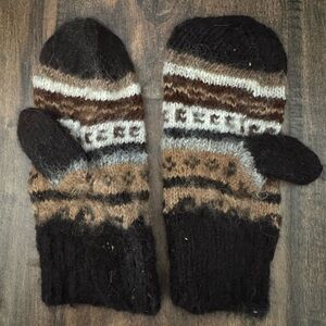 Cozy Knit Patterned Mittens